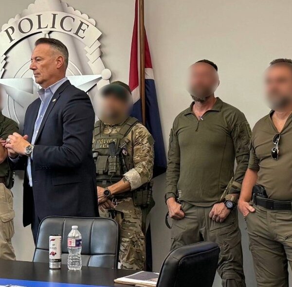 Renuncia director del ICE, Todd Lyons