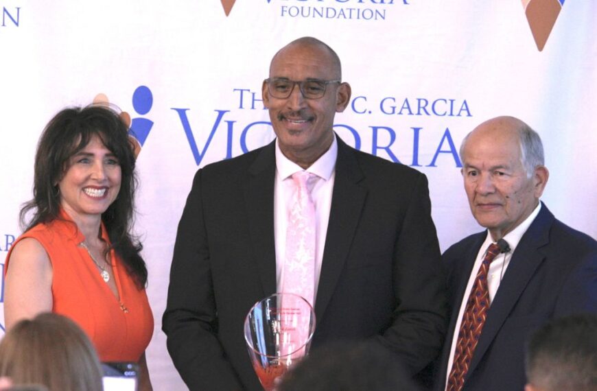 Fundación Pete C. García Victoria honra a educadores de Arizona