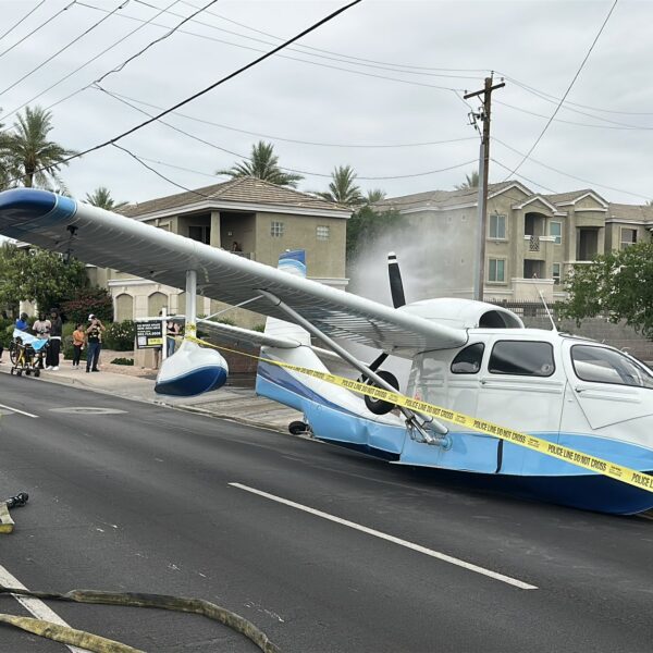 Avioneta cae en plenas calles del centro de Phoenix