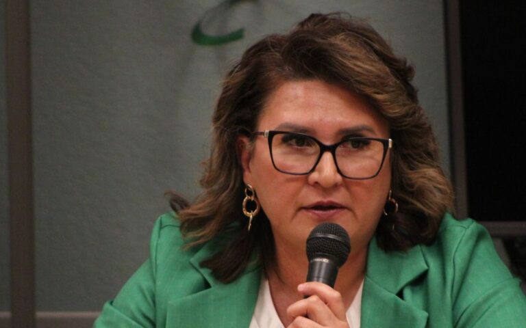 JoAnna Mendoza gana fuerza en campaña contra Ciscomani