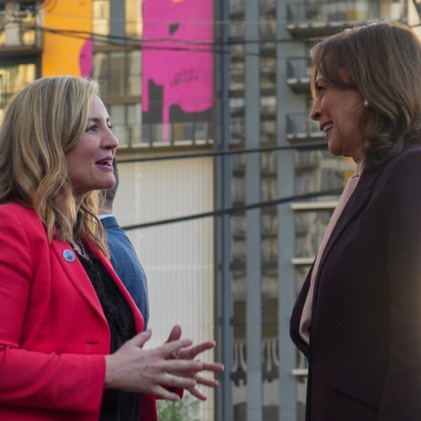 ‘Trump teme a votantes’: Kamala Harris moviliza a Phoenix