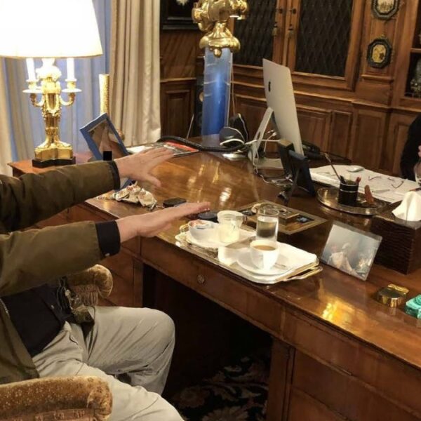 Suprema Corte permite desestimar condena de Steve Bannon