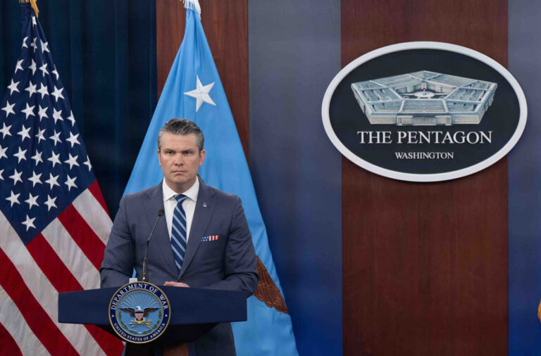 Pete Hegseth, un cristiano de película, cita a Pulp Fiction