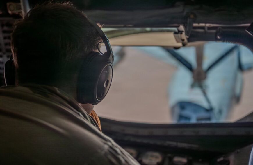 Irán derriba F-15E de EU: Rescatan a un piloto, buscan a otro