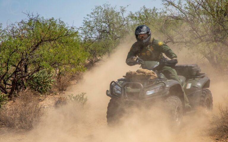 Zapatos de alfombra: Nuevas tácticas de ‘polleros’ en Arizona