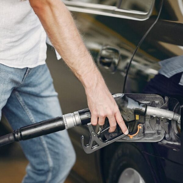 Gasolina en Arizona llegaría a 6 dólares por récords históricos