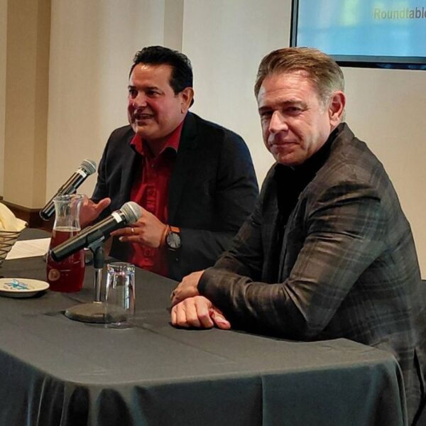 Hugh Lytle se reúne con empresarios latinos