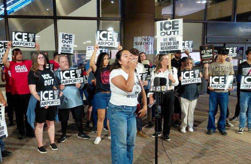 ¡ICE fuera de aeropuertos!: protestan activistas en Phoenix