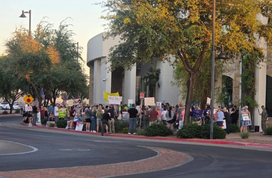 Denuncian riesgo químico y corrupción en centro ICE de Surprise