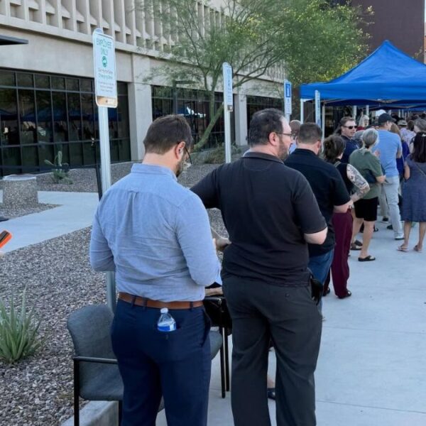 Récord de votantes en elección clave del SRP en Tempe