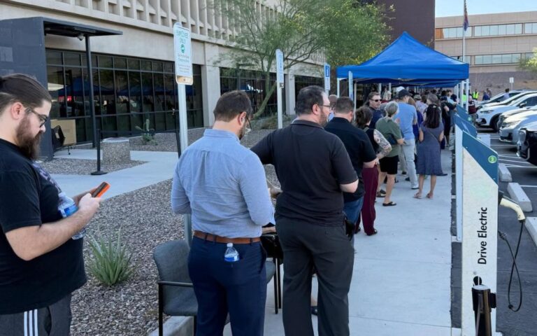 Récord de votantes en elección clave del SRP en Tempe