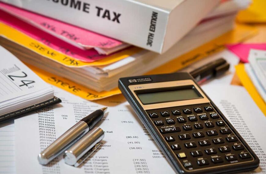 Impuestos 2025: lo que los contribuyentes latinos necesitan saber para maximizar su reembolso