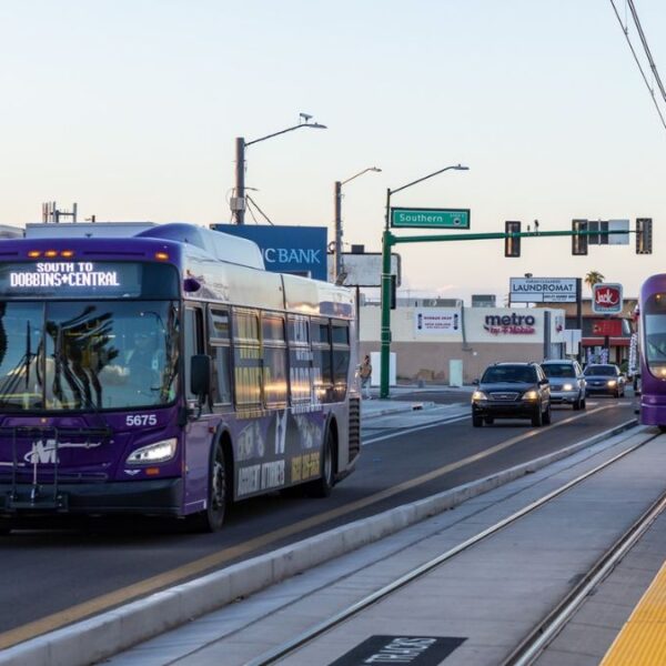 Chispa AZ exige extensión del tren ligero hacia Maryvale