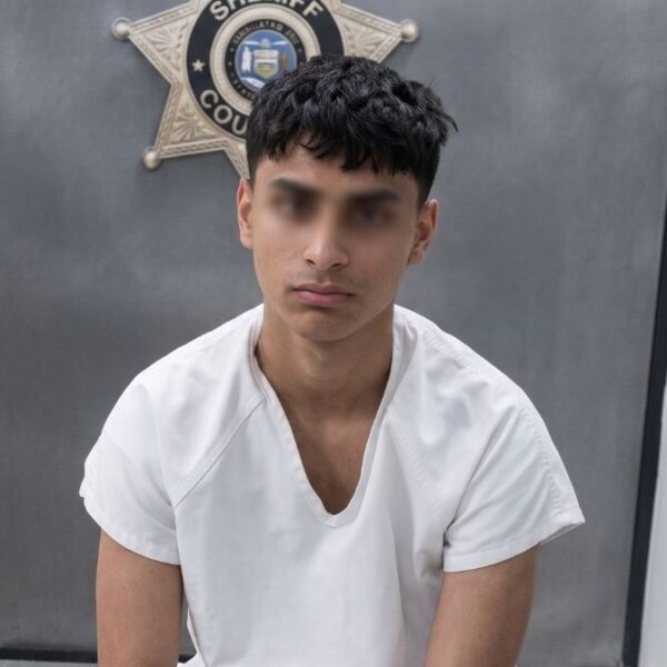 Arrestan a joven por secuestrar a su novia 4 meses en AZ