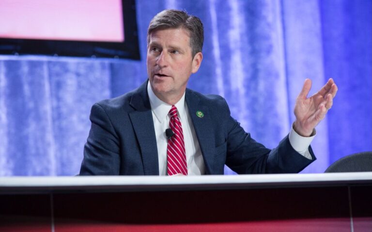 Greg Stanton investiga desvío de recursos de FEMA a ICE