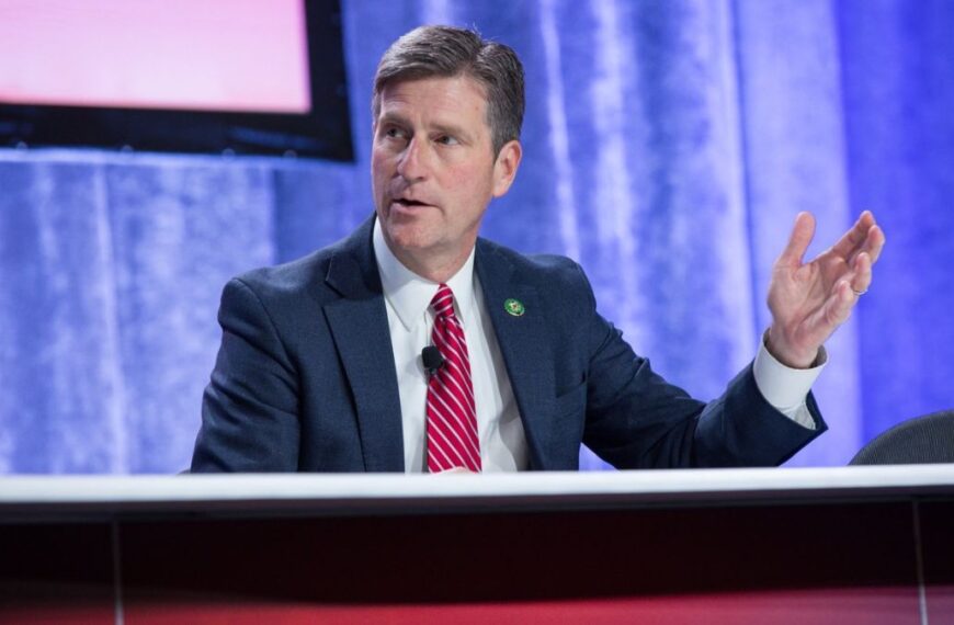 Greg Stanton investiga desvío de recursos de FEMA a ICE