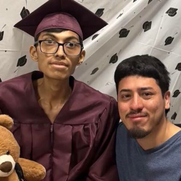Encuentro emotivo: Kevin González se reúne con sus padres en México