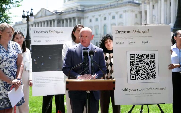 Senador Kelly exige ciudadanía para ‘dreamers’ al Congreso