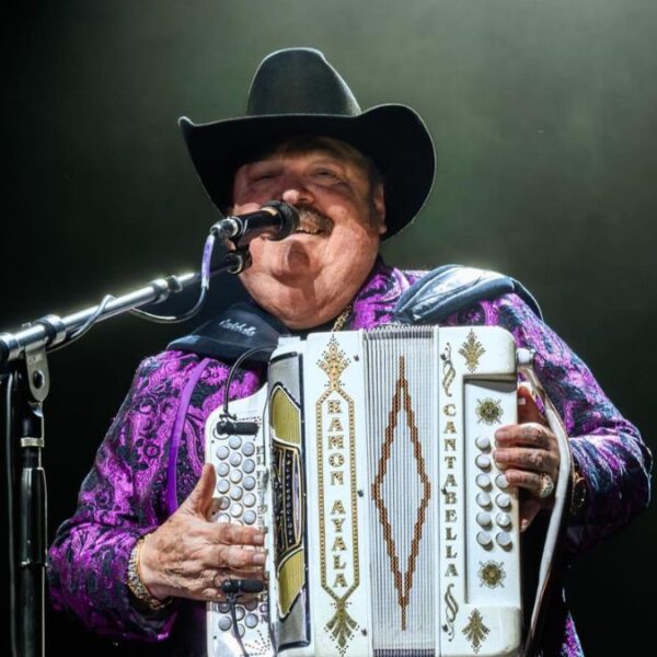 Exmúsicos acusan a Ramón Ayala Jr. de abuso y acoso sexual