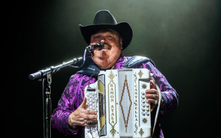 Exmúsicos acusan a Ramón Ayala Jr. de abuso y acoso sexual