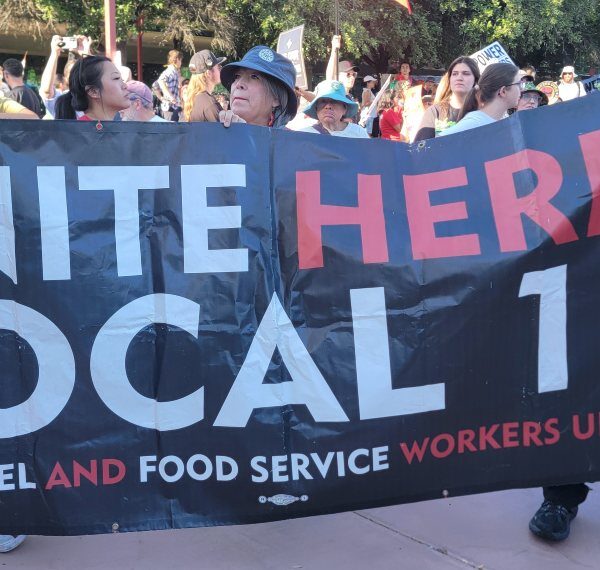 Masiva y pacífica marcha del 1 de Mayo en el centro de Phoenix