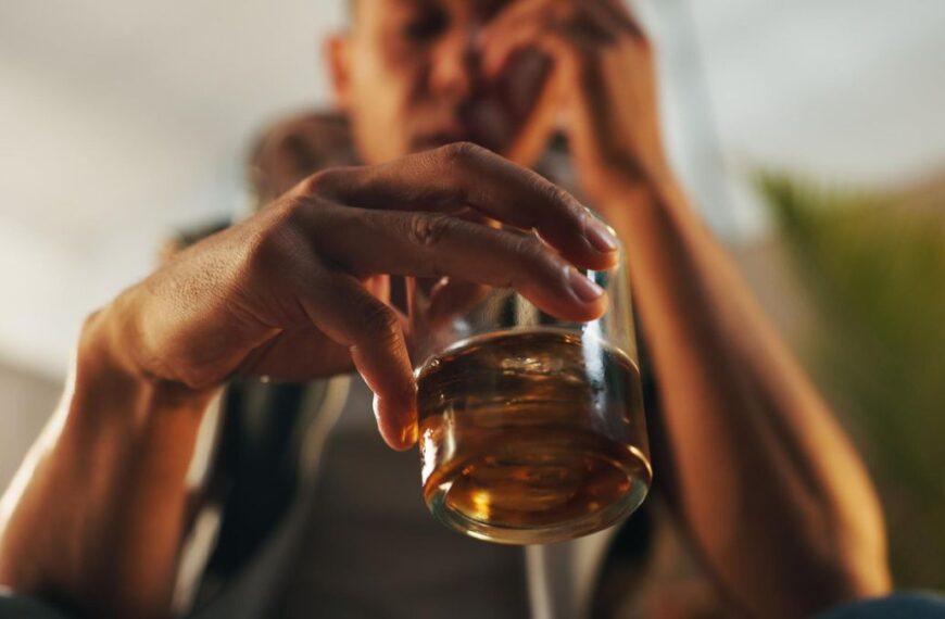 Se disparan muertes por alcohol en AZ: la alerta está en los ojos