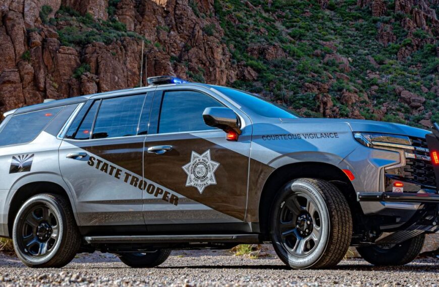 Por una placa suelta, arrestan a 4 inmigrantes en Phoenix