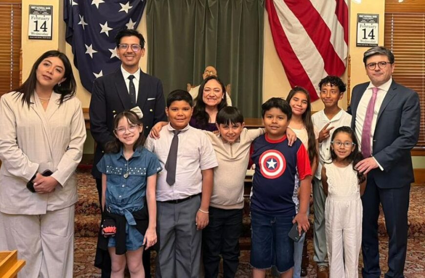 Niños viven la experiencia ‘Cónsul por un Día’ en Phoenix