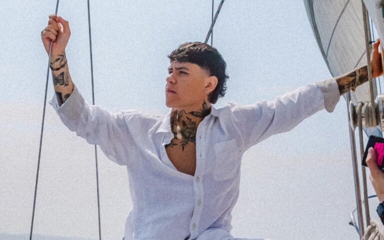 Junior H supera los mil millones de streams con “Y Lloro”