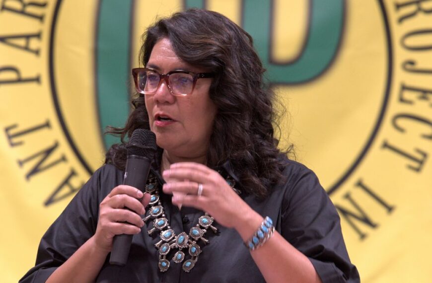 Premian a la concejal Laura Pastor por su labor en Phoenix