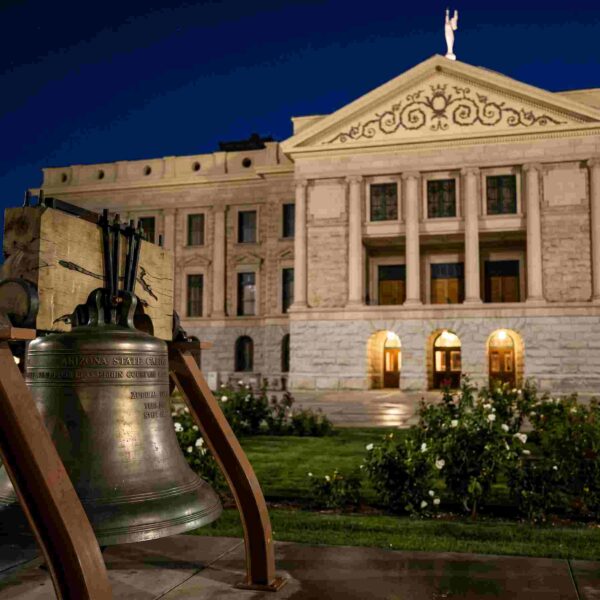 Termina con gritos y acusaciones la sesión de la Legislatura de Arizona