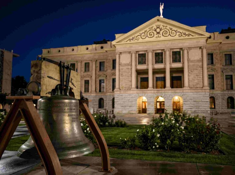 Termina con gritos y acusaciones la sesión de la Legislatura de Arizona