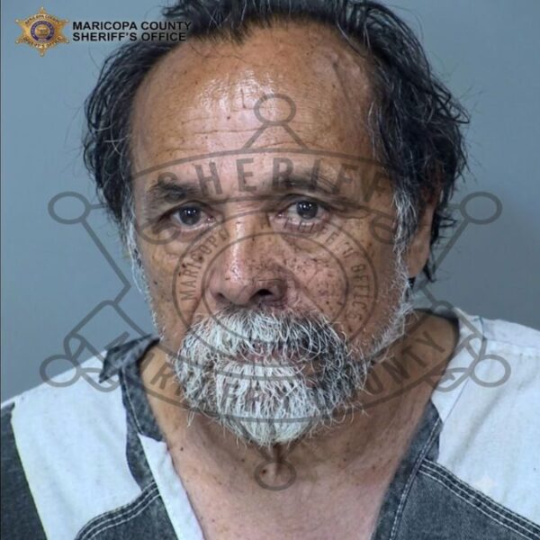 Arrestan a hermanos por desaparición de niña en Apache Junction