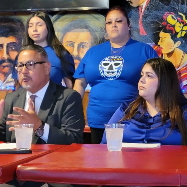 Líderes en AZ repudian amenaza de deportar a Dreamers
