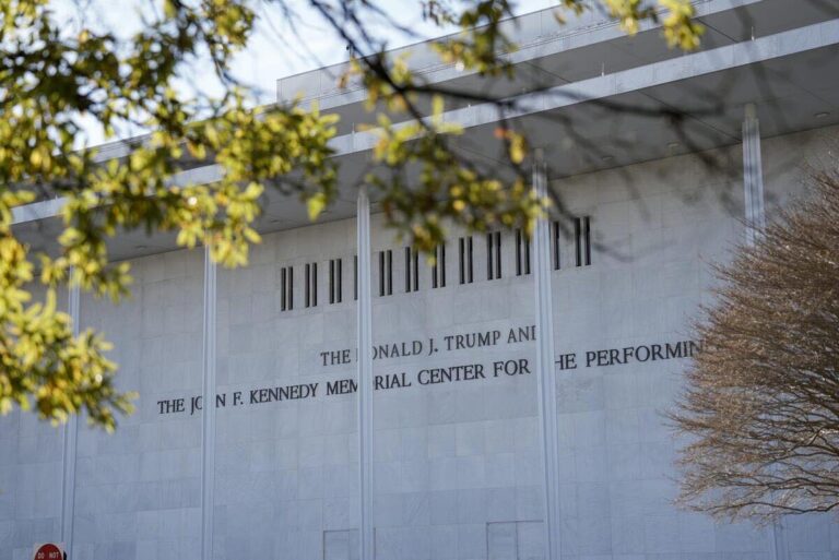 Artistas desertan del Freedom 250 y ordenan retirar nombre de Trump