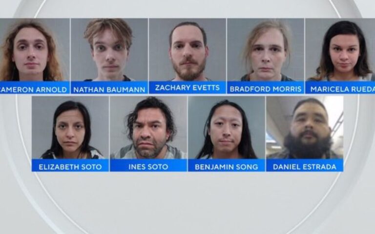 Dan penas de hasta 100 años a activistas tildados de Antifa