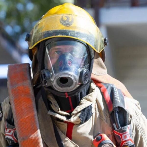 Incendio en Maryvale deja seis heridos de gravedad este sábado