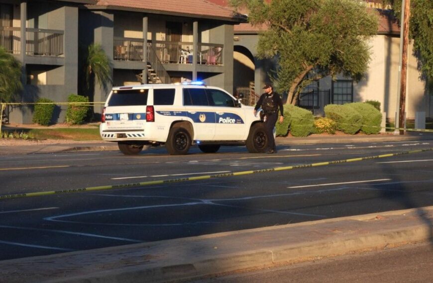 Conducía ebria con su bebé y atropella a un hombre en Phoenix