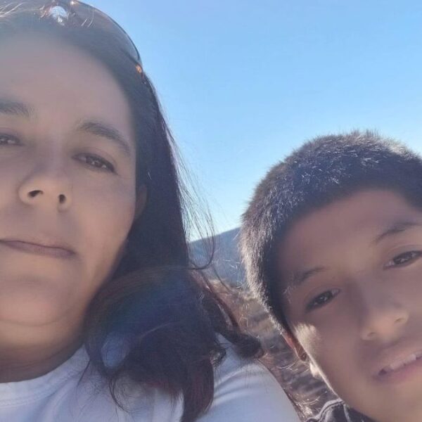 ICE libera a Margoth y su hijo Dilan; regresan a Tempe