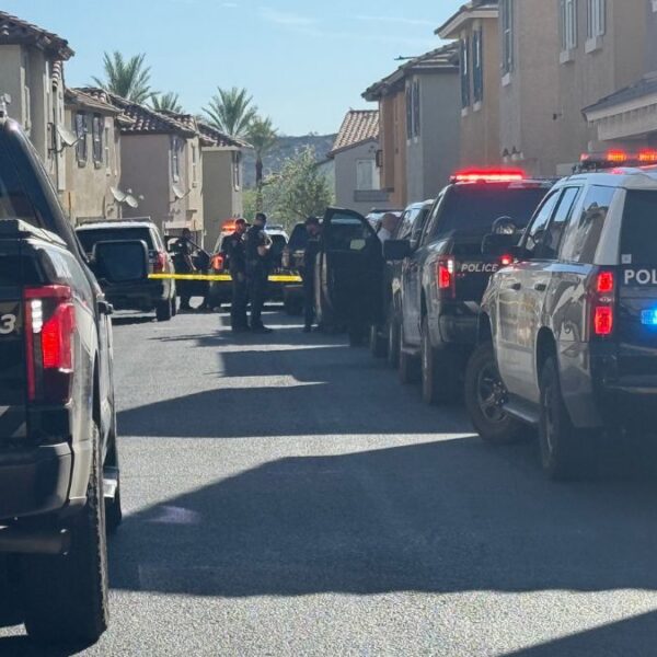 Balean y apuñalan a hombre en Peoria; sospechoso huye