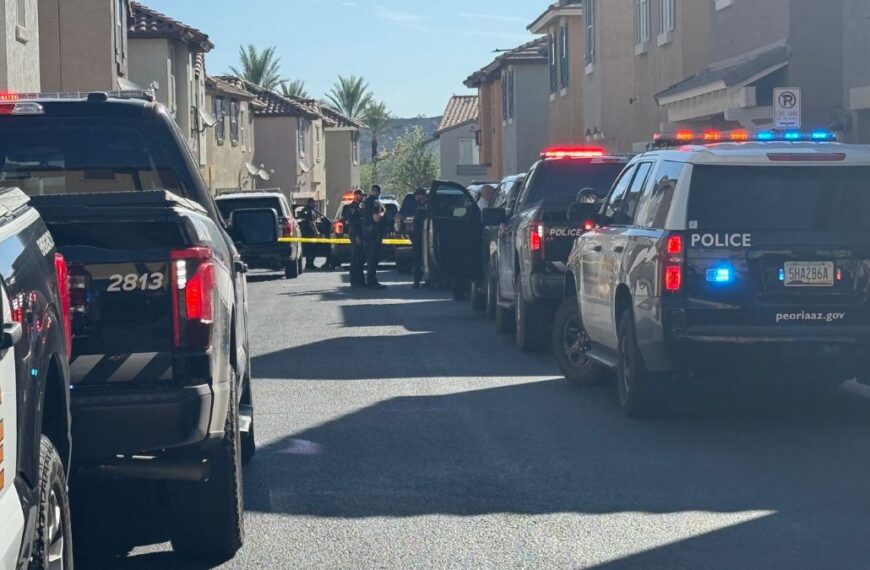 Balean y apuñalan a hombre en Peoria; sospechoso huye