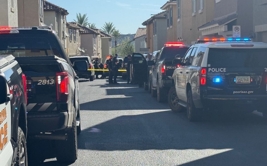 Balean y apuñalan a hombre en Peoria; sospechoso huye