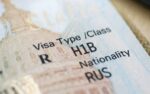Juez frena impuesto de Trump de 100 mil dólares en visas H-1B