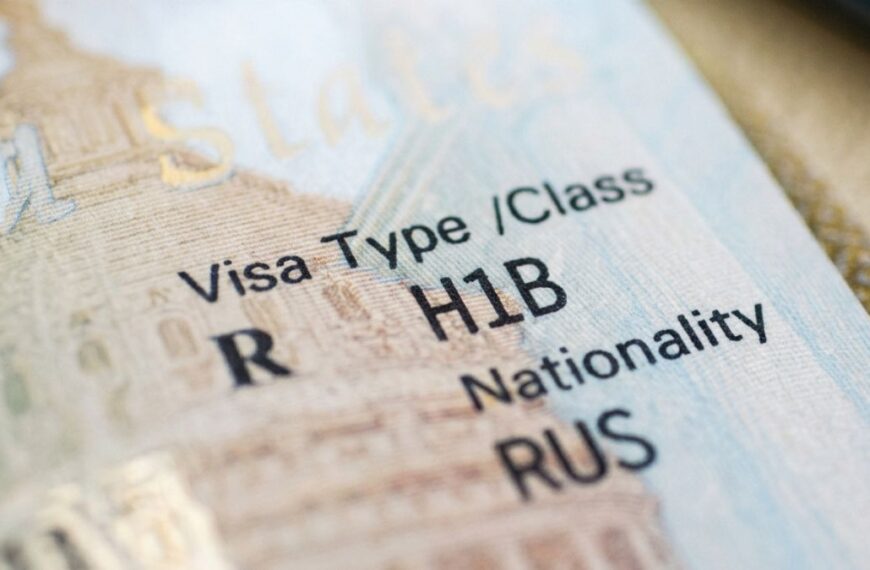 Juez frena impuesto de Trump de 100 mil dólares en visas H-1B
