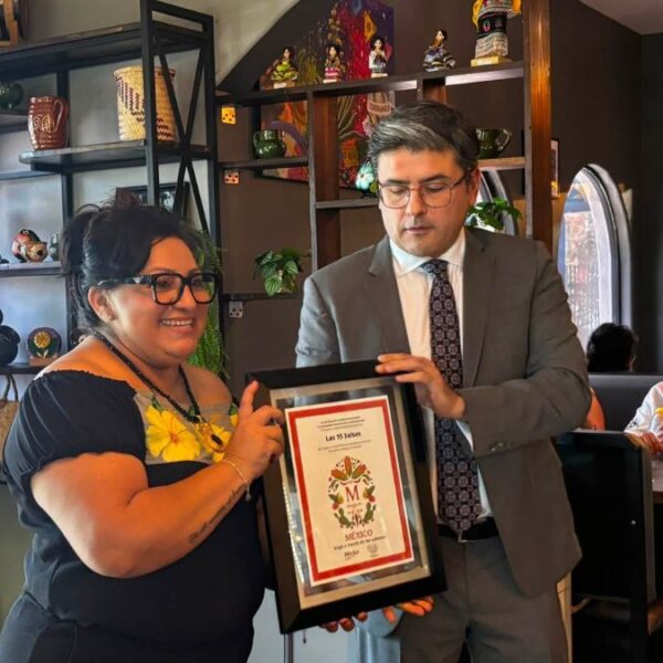 Otorgan Sello M a restaurante oaxaqueño ’15 Salsas’ en Phoenix