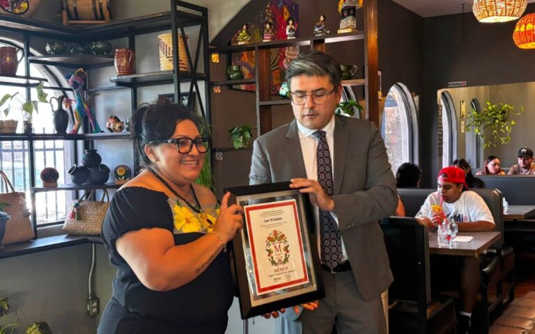 Otorgan Sello M a restaurante oaxaqueño ’15 Salsas’ en Phoenix