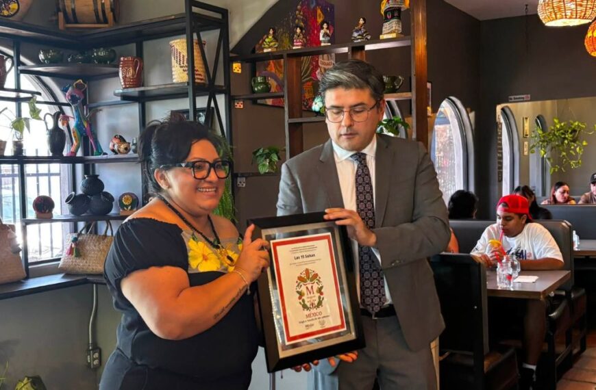 Otorgan Sello M a restaurante oaxaqueño ’15 Salsas’ en Phoenix