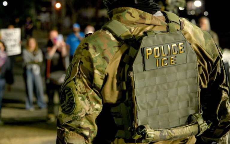 ICE detiene a madre tras salir de audiencia por infracción en Tucson