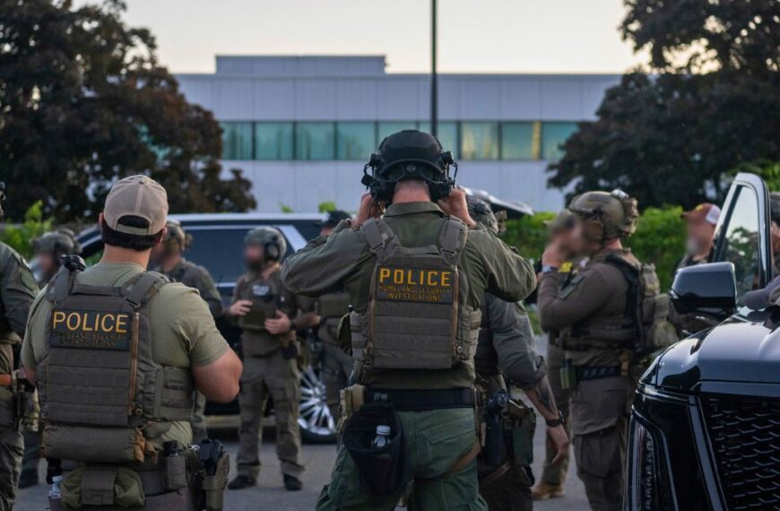 ICE intensifica redadas: un muerto y 10 mil detenidos