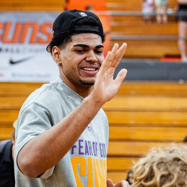 Phoenix Suns suman al novato local Koa Peat y a Miles Bridges